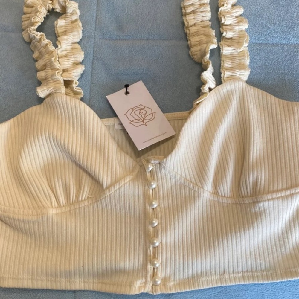 Backyard roses crop top - Picture 2 of 2